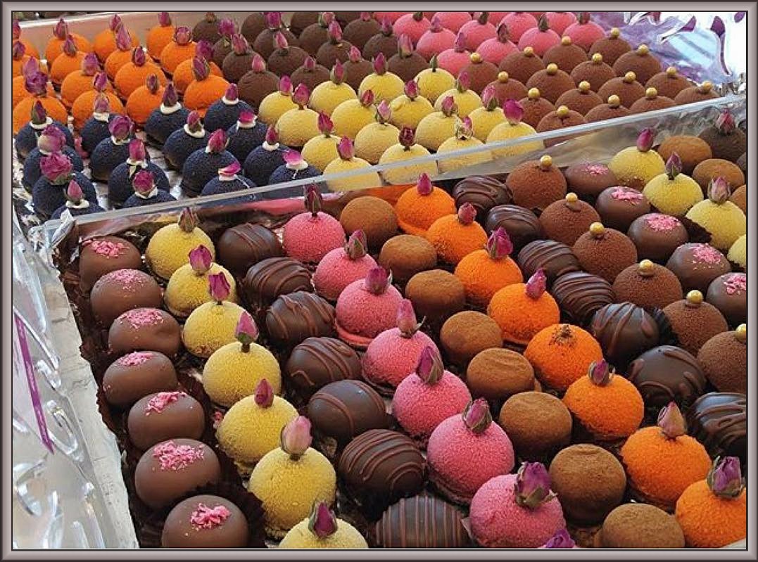 مطلوب موظفة سعودية خبره في مجال بيع الحلويات و الشوكولاتة و الحلويات الشرقية والمعجنات