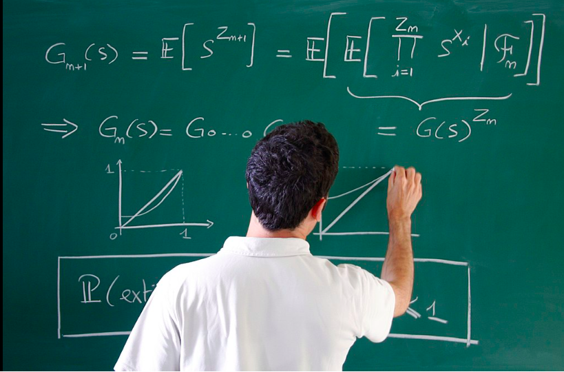 باحث عن وظيفة مدرس أول رياضيات وإحصاء للثانوي والتطبيقي والتكنولوجي