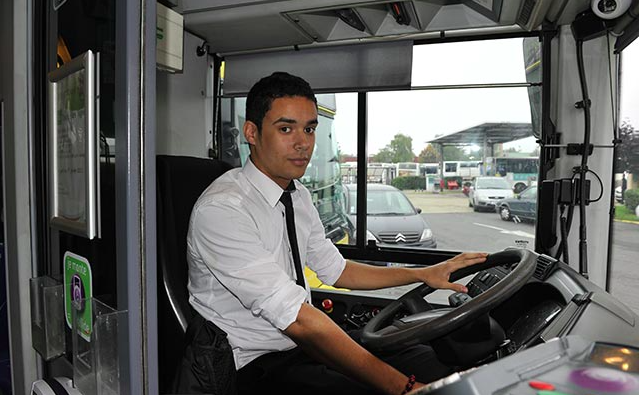 تعلن شركة البدارين لتأجير الحافلات عن حاجتها لتعيين سائقين بشكل فوري